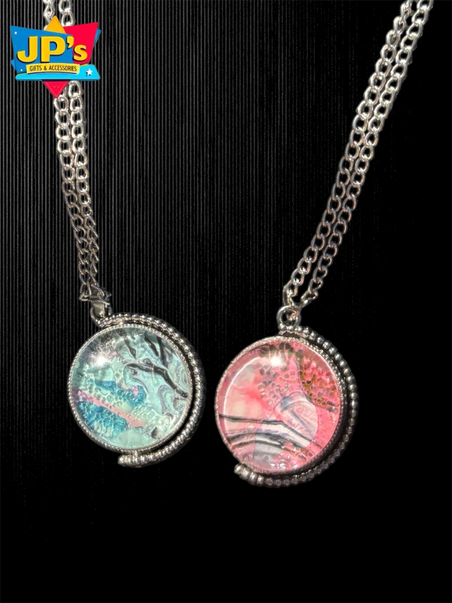 Spinning Patterned Pendant Necklace image 2